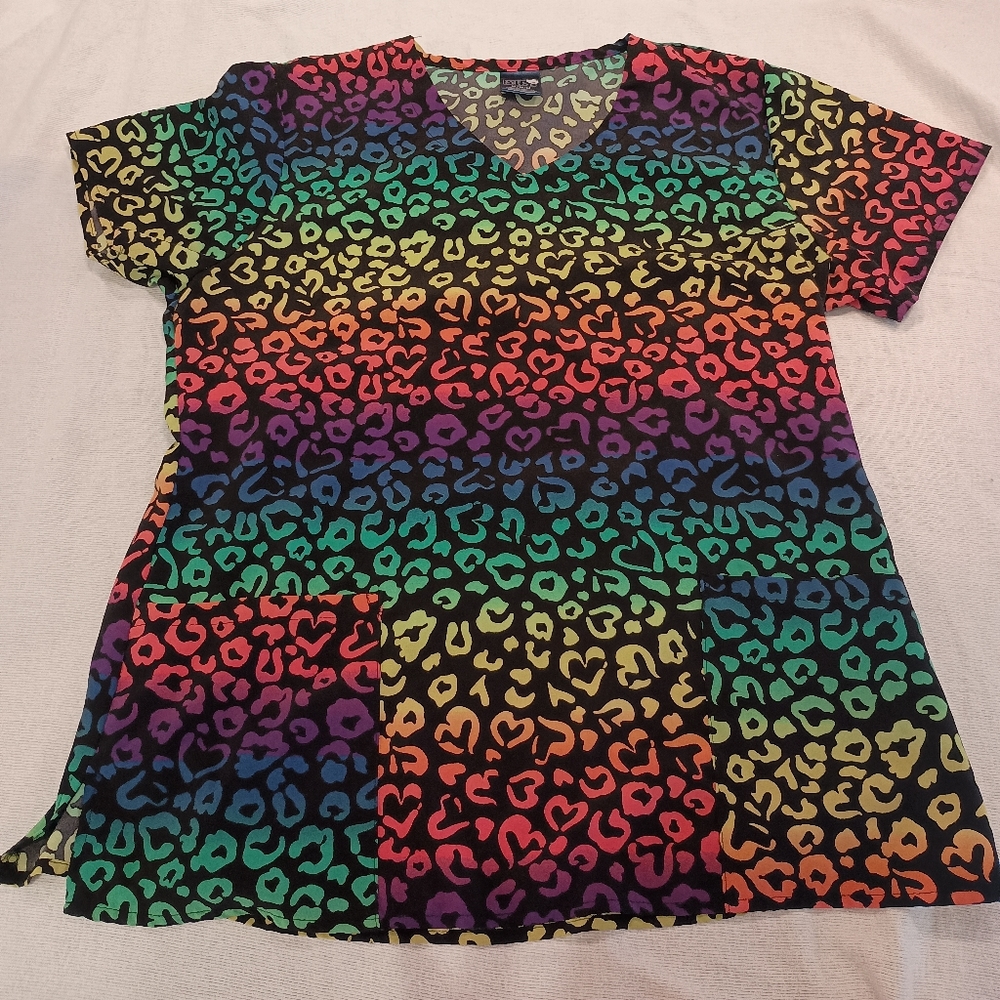 Zoe + Chloe Rainbow Leopard print Scrub top